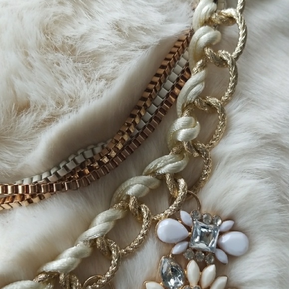 Multi-layered Floral Statement Necklace! NWOT! - Picture 5 of 5